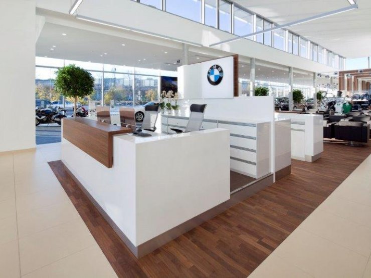 Vybavení autosalonu BMW
